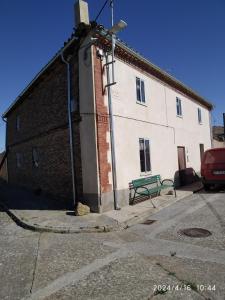 Το κτήριο όπου στεγάζεται  το δωμάτιο σε οικογενειακή κατοικία