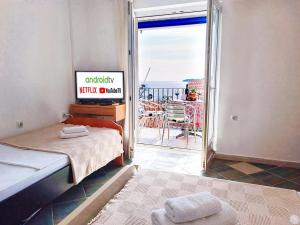 Llit o llits en una habitació de Amisos Apartmani