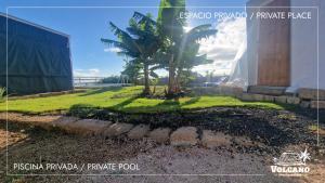 Domo Volcano Suite Experience PISCINA CLIMATIZADA外面的花园