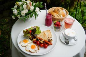 Jedlo v ubytovaní bed & breakfast alebo blízkom okolí