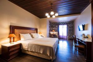 Rúm í herbergi á Itilo Traditional Hotel