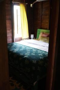 a bed in a room with a window at Berawagaya Bungalows in Dalung