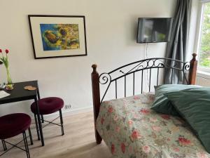 BeBaBops Homestay Utrecht客房内的一张或多张床位