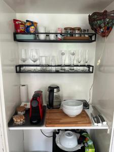 BeBaBops Homestay Utrecht的厨房或小厨房