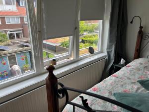 BeBaBops Homestay Utrecht客房内的一张或多张床位
