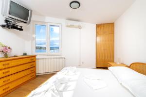 Llit o llits en una habitació de Hotel Timun
