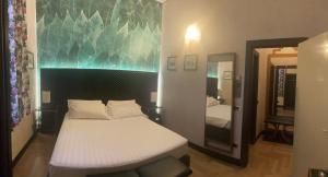 A bed or beds in a room at Hotel Verdi Boutique Hotel