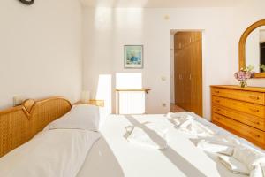 Llit o llits en una habitació de Hotel Timun