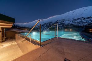 Bazén v ubytování Hotel Enzian & Apartmenthotel Johannes nebo v jeho okolí