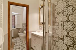 a bathroom with a toilet and a sink and a shower at Civico 10 in Casale Marittimo