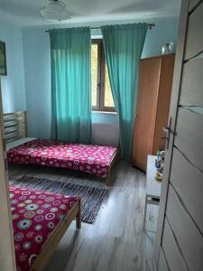 a small room with a bed and a window at Apartament Pod Skarpą z balią Wieżyca in Szymbark