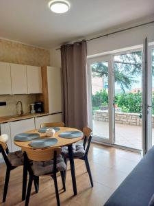 Kuchyň nebo kuchyňský kout v ubytování Tangerine Apartment