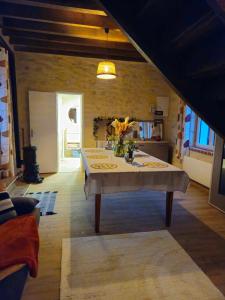 Ancienne maison du garde barrière,spa, billard proche zoo Beauval, château de la Loire的休息区