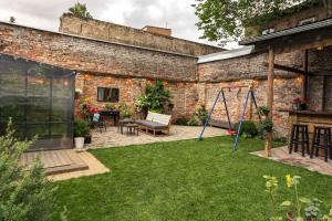 Aed väljaspool majutusasutust Vintage Apartments , Free parking , Self check-in