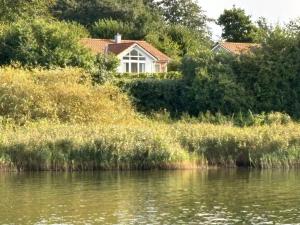 a house on the bank of a river at Kieholm in Bohnert