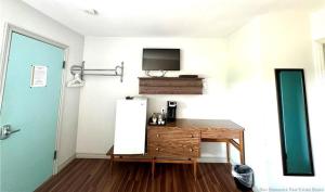 Kuchyň nebo kuchyňský kout v ubytování Lakeview Motel Jemseg