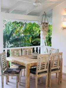 Κήπος έξω από το Tropical Villa 4Bedroom 3Baths and Pool Near Beach