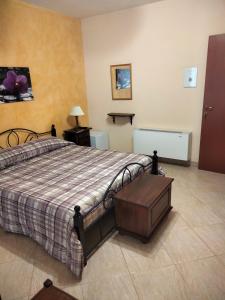 a bedroom with a large bed in a room at THE BEST ROOMS & APARTMENTS - Parcheggia gratis sotto casa ed entra - in Mazara del Vallo