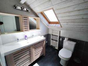 Koupelna v ubytování Manoir de L'Aisnerie + 66 fotografií