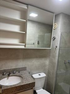 a bathroom with a toilet and a sink and a shower at Apartamento dentro do shopping águas claras, Lindo in Taguatinga