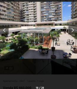 an overhead view of a courtyard with tables and chairs at Apartamento dentro do shopping águas claras, Lindo in Taguatinga
