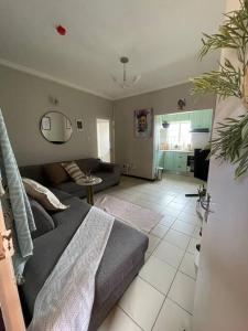 O zonă de relaxare la Lofty Living in Tsholofelo West- Gaborone - 2 bed