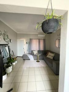 O zonă de relaxare la Lofty Living in Tsholofelo West- Gaborone - 2 bed