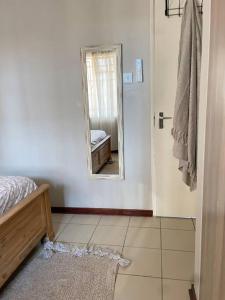 Un pat sau paturi într-o cameră la Lofty Living in Tsholofelo West- Gaborone - 2 bed