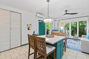 Χώρος καθιστικού στο 1-BD Near Beach Great for Digital Nomads +23 φωτογραφίες