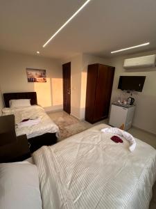 Voodi või voodid majutusasutuse Sun 3 Pyramids Inn toas