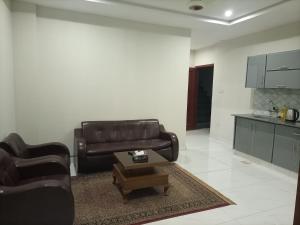 Kuchyň nebo kuchyňský kout v ubytování IZee view appartment Bahria Town + 8 fotografií