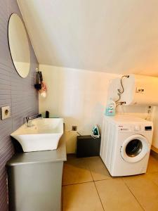 Zdjęcie z galerii obiektu Golden Wave Surf 2 w Corralejo