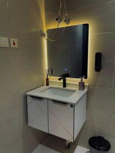 سويت لافيدا الفندقي في الملقا Hotel studio in malaga operated by lavida residence TV 또는 엔터테인먼트 센터