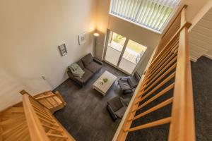 an overhead view of a living room with a couch at Lee - Nordhorn in Nordhorn +30 photos