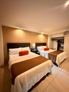 Postel nebo postele na pokoji v ubytování Hotel Centro Apatzingán