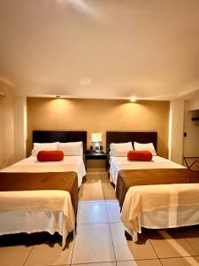 Postel nebo postele na pokoji v ubytování Hotel Centro Apatzingán