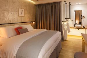 מיטה או מיטות בחדר ב-Coco-Mat Hotel Athens