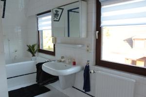 Koupelna v ubytování Ferienhaus Dell + 37 fotografií