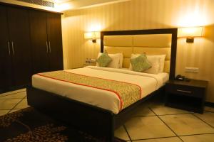 Hotel Natraj Rishikesh客房内的一张或多张床位