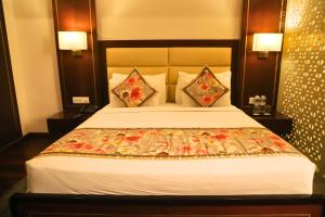 Hotel Natraj Rishikesh客房内的一张或多张床位