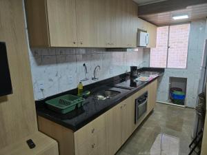 Kuchyň nebo kuchyňský kout v ubytování APARTAMENTO Terreo COMPLETAMENTE MOBILIADO! + 5 fotografií