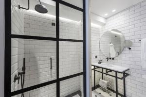 Coco-Mat Hotel Athens tesisinde bir banyo