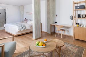 מיטה או מיטות בחדר ב-Coco-Mat Hotel Athens
