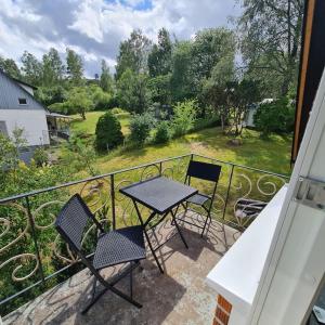 a table and chairs on a balcony with a view at Lägenhet i Hestra in Hestra +9 photos