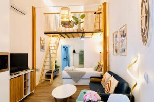 TV a/nebo společenská místnost v ubytování B2 Verdeguer - Cozy Loft close to the beach + 18 fotografií