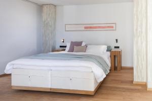 מיטה או מיטות בחדר ב-Coco-Mat Hotel Athens