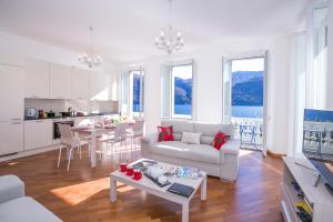 Kuchyň nebo kuchyňský kout v ubytování Villa Larius Balcone