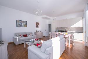 Kuchyň nebo kuchyňský kout v ubytování Villa Larius Balcone