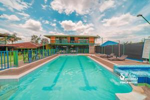 Bazén v ubytování El Sendero del Quindío I Finca Hotel I Eje Cafetero nebo v jeho okolí