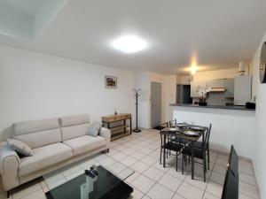 Η κουζίνα ή μικρή κουζίνα στο Appartement climatisé avec vue sur la cité